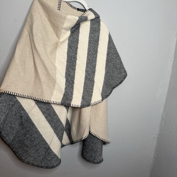 Foxford Cashmere Lambswool Cardigan Wrap Poncho Vintage One Size Made In Ireland - Picture 2 of 5